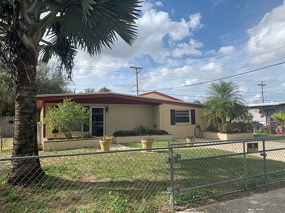 3rd image of 1703 Waikiki Way