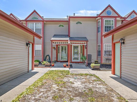 4th image of 672 E Lake Front Cir #672