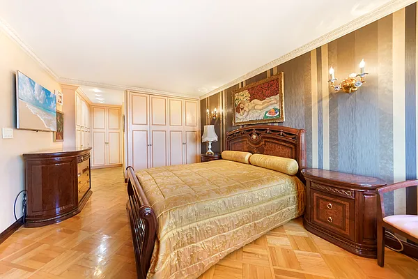 Sold by Daniel Saat, LREB | media 33