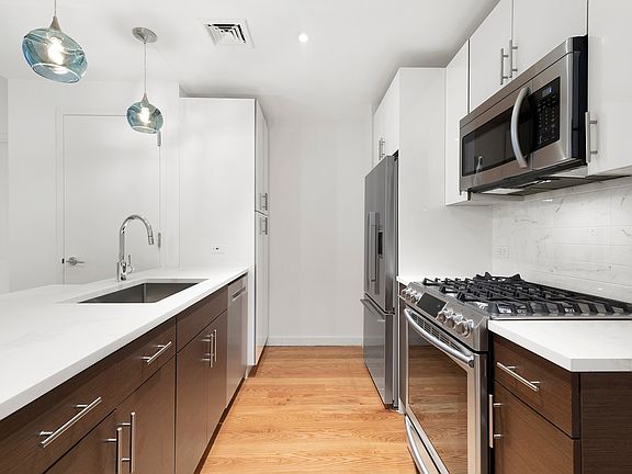 4th image of 287 Pacific St #2A