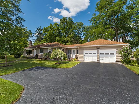 2nd image of 1565 Graham Rd