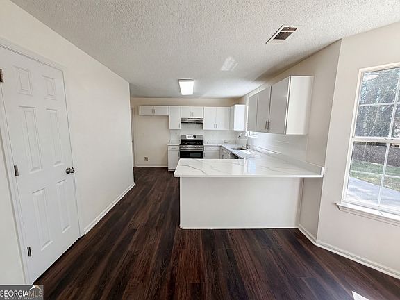 2nd image of 2214 Rambling Way
