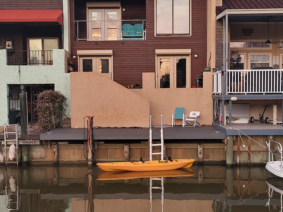 Back on canal 25' wide with new composite decking. Balcony is off primary