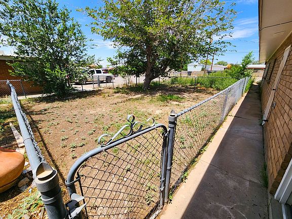 3rd image of 1409 Aspen Dr APT C