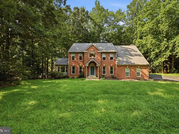 2 English Hills Dr, Fredericksburg, VA 22406