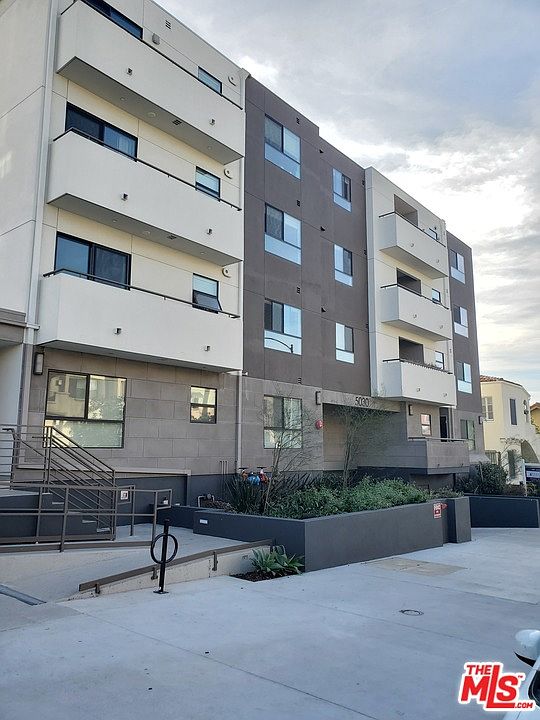 1st image of 5030 Rosewood Ave #301
