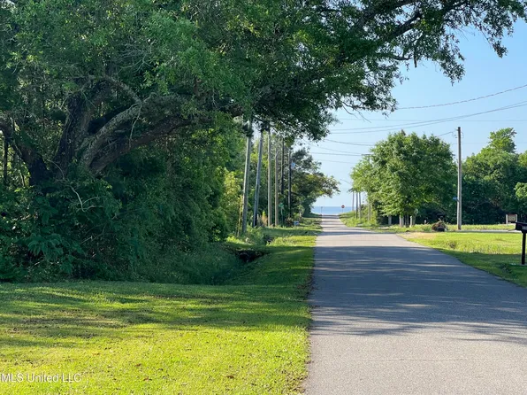 5110 Bordage St, Bay Saint Louis, MS 39520