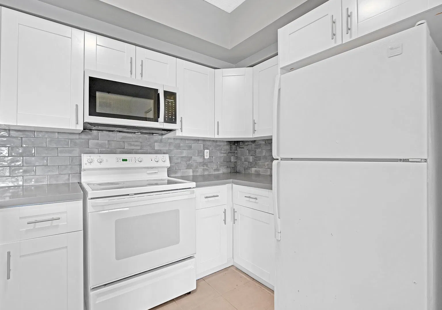 Modern Living in Miramar 2 Bed/2 Bath Condo! — Photo 3