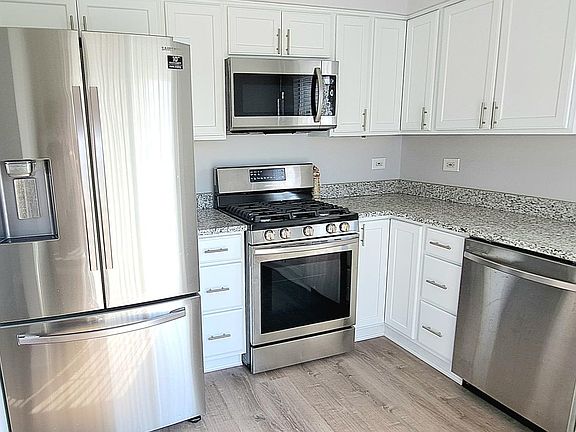 3rd image of 3227 Heather Glen Dr