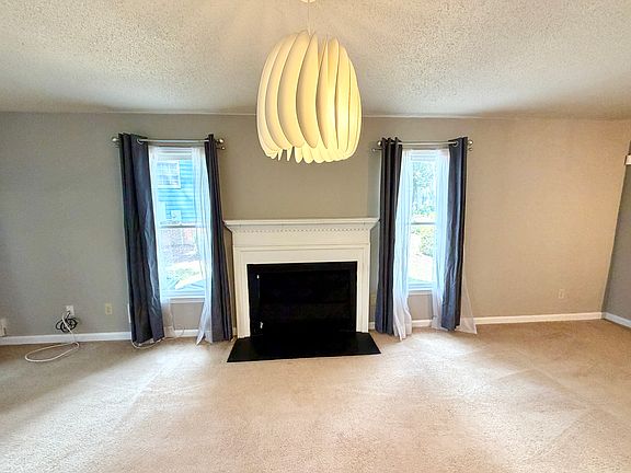 4th image of 1725 Kingston Heath Way