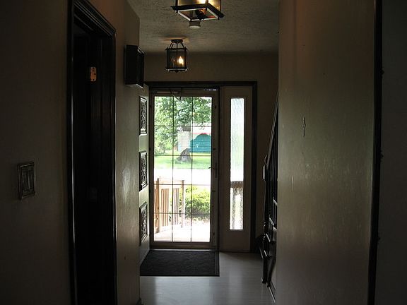 3rd image of 809 Superior Ave