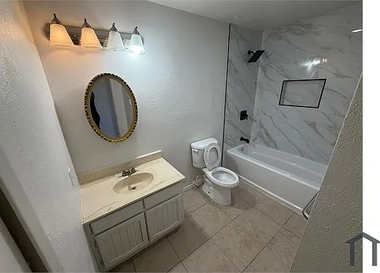 2320 Montclair Cir — Photo 13