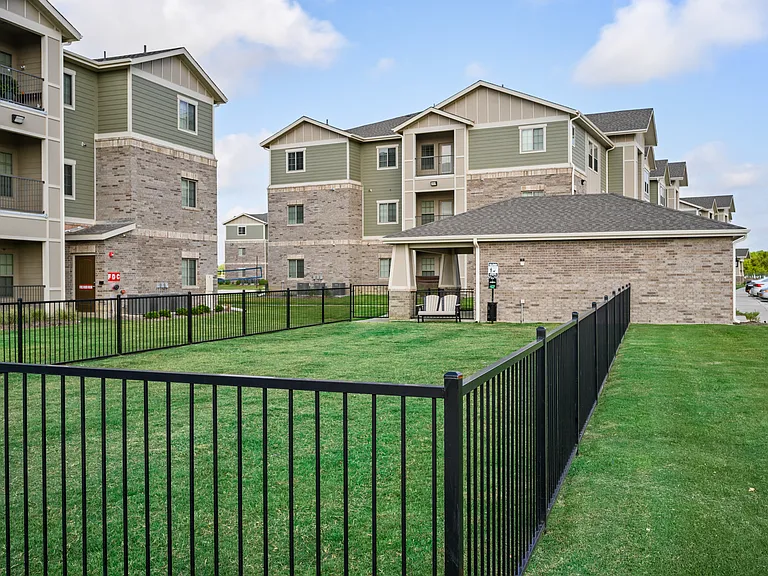 Shannon Creek Apartments — Photo 36
