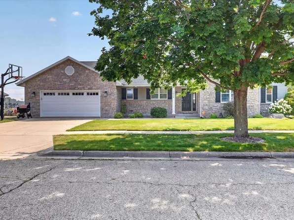 1038 Summerhill Dr, Janesville, WI 53546