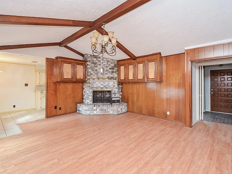 9323 Claridge Dr — Photo 17