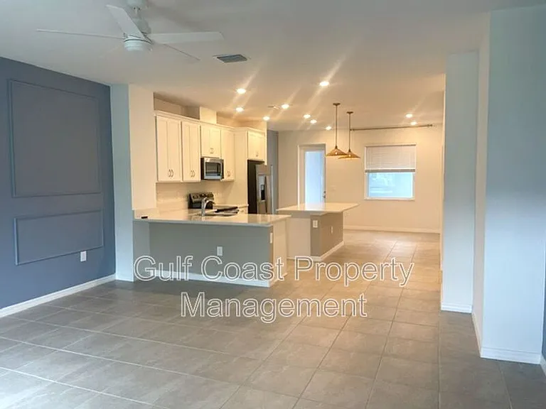 1908 Swivel Ln — Photo 2