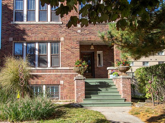 2nd image of 327 Des Plaines Ave