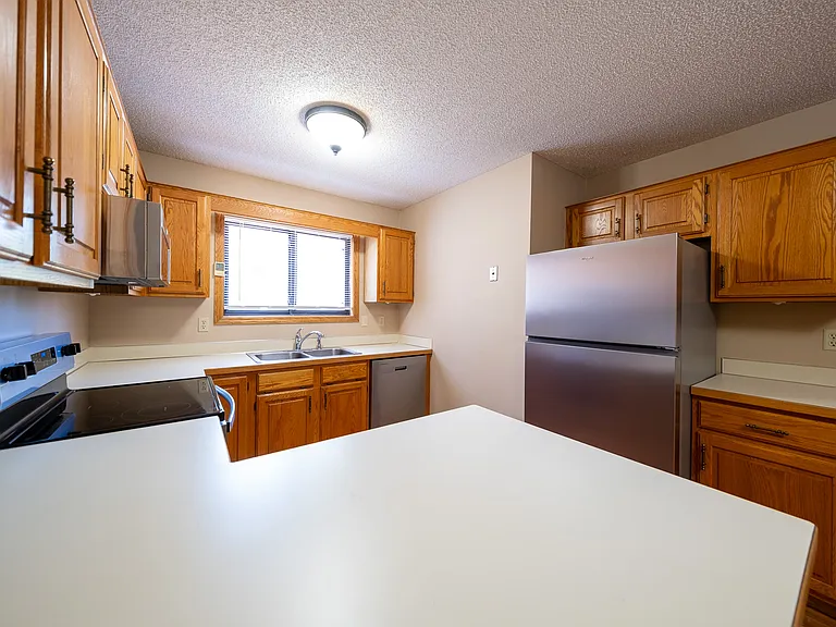 5445 Orleans Ln N #7 — Photo 8