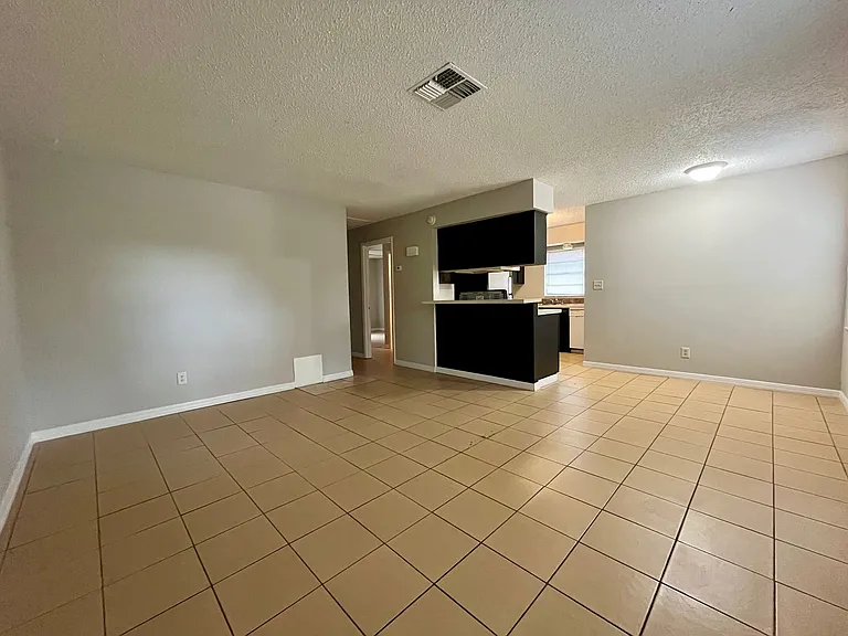 7635 Green Rd — Photo 2