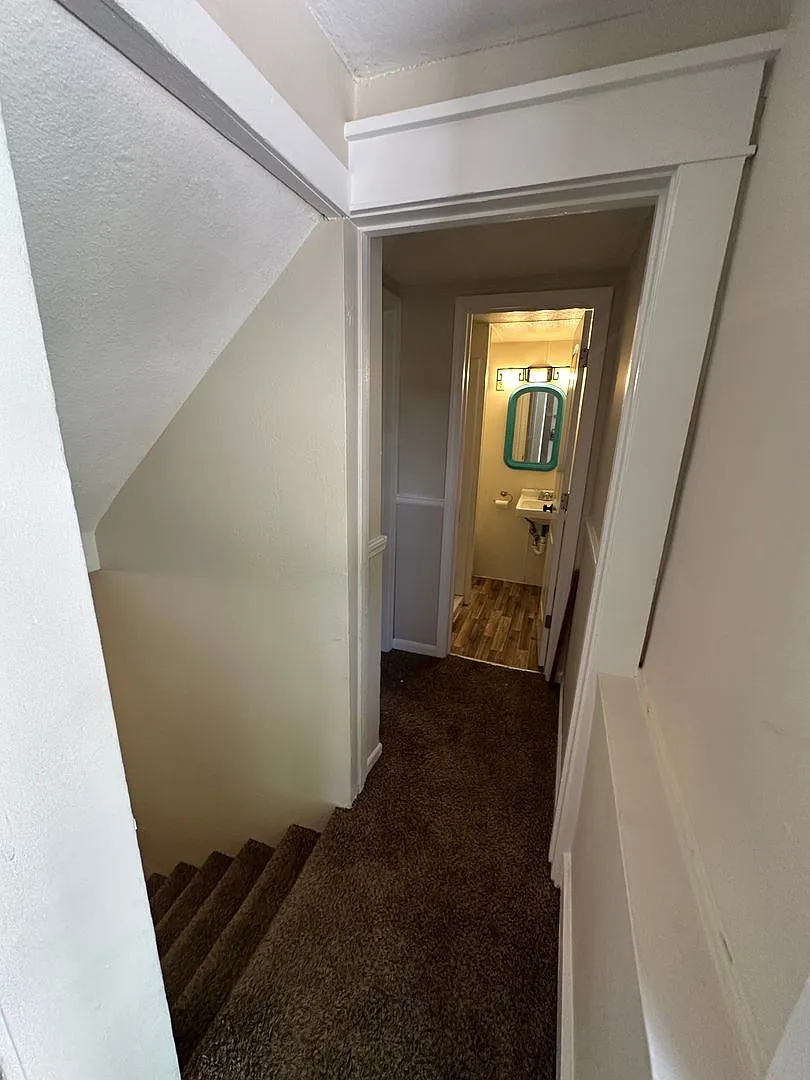 SK1201 — Photo 2