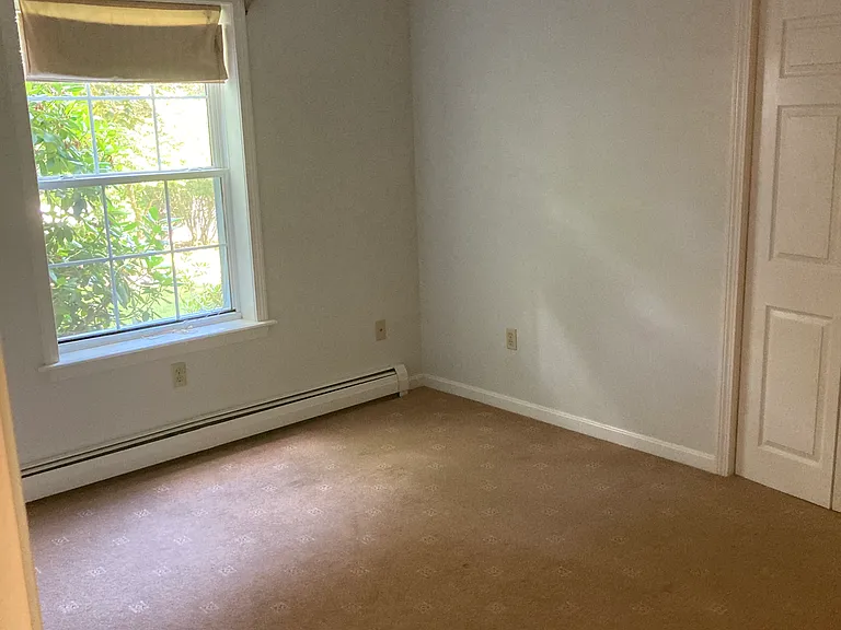 2196 Village Green Dr — Photo 28