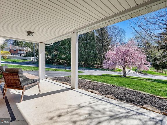 5th image of 611 Garden Dr
