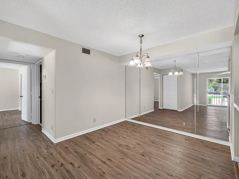 2512 SE Anchorage Cv #2 — Photo 6