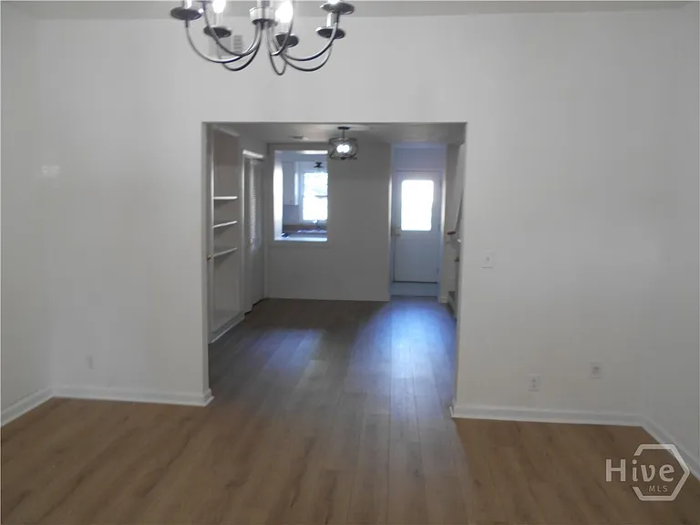 242 Price St — Photo 6