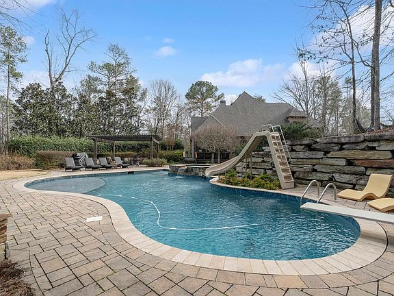 3rd image of 146 Foxfire Cir