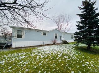 1016 Ridgewood Dr, Lockport, NY 14094