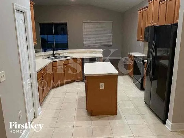3 bed, 2.0 bath, 2083 sqft, $2,795 — Photo 3