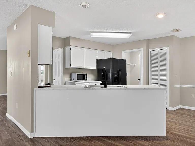 802 Arietta Cir N — Photo 11