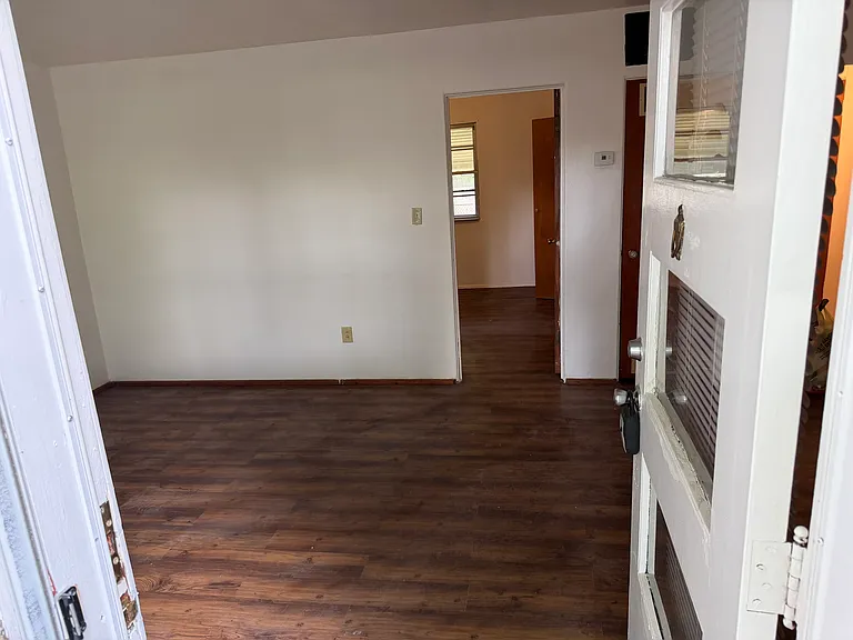 301 Hillcrest Dr — Photo 2