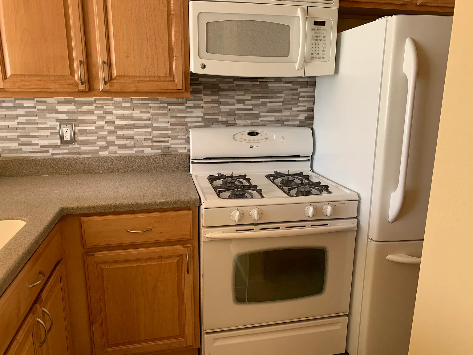 1 bed, 650 sqft, $2,300 — Photo 2