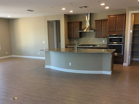 3rd image of 3900 E Augusta Ave