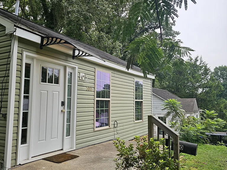 300 Knolls St — Photo 16