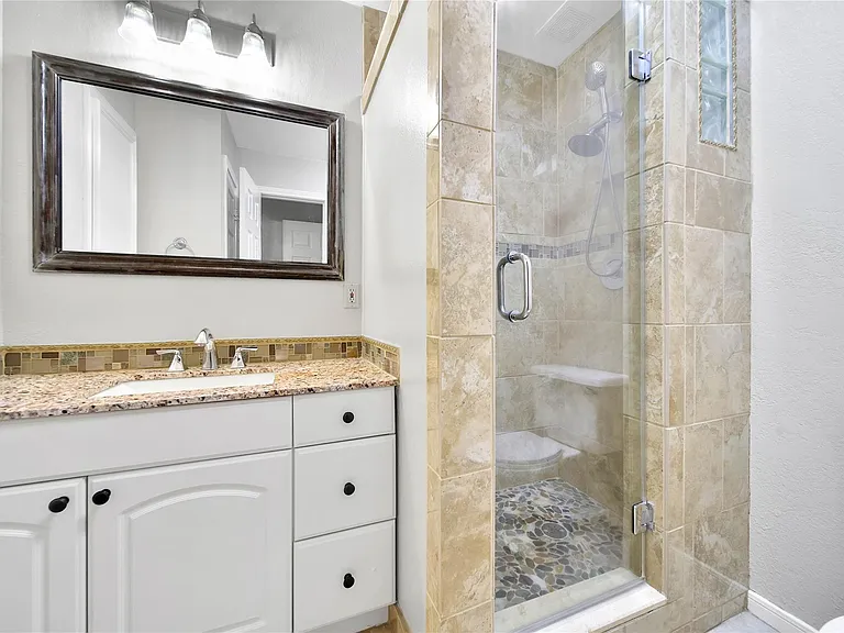 307 Lawrence St — Photo 17