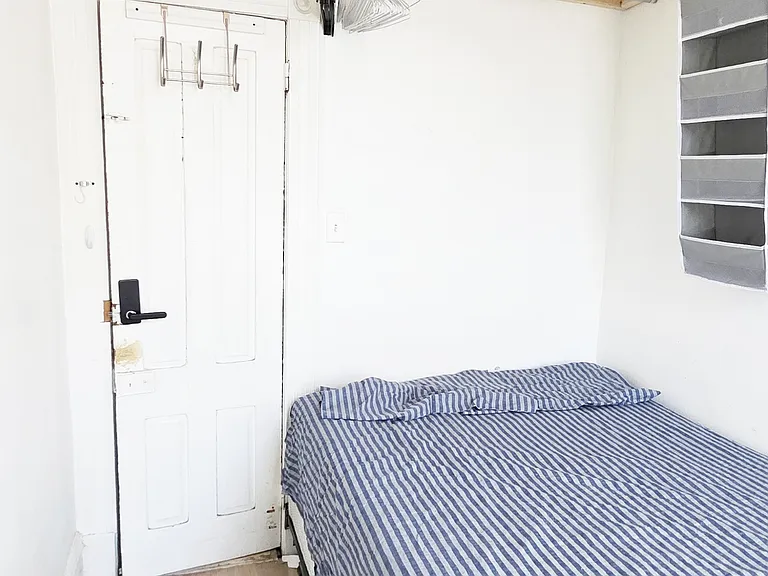 70 Weirfield Street3rd Floor1st Room Brooklyn Ky — Photo 2