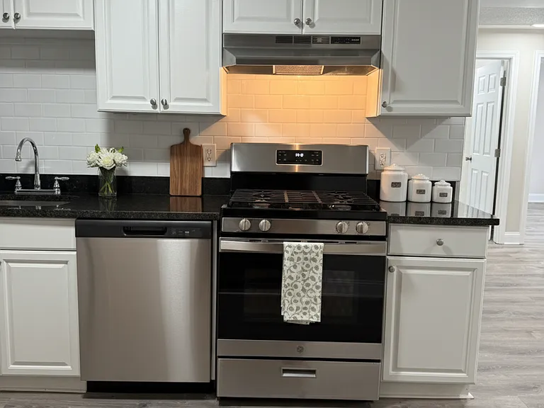 Pondsview Apartments — Photo 35