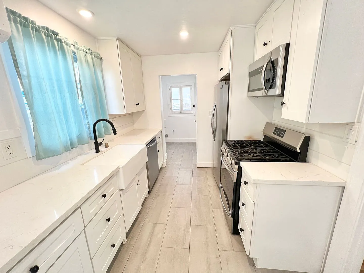 Stunning Ocean & Bay View Two-Story Home on the Long Beach Peninsula — Photo 4