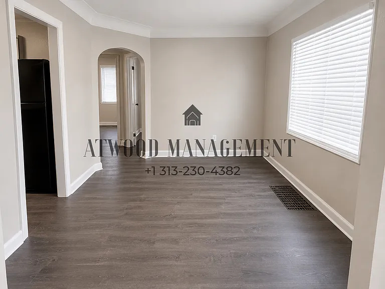 10015 Robson St — Photo 3
