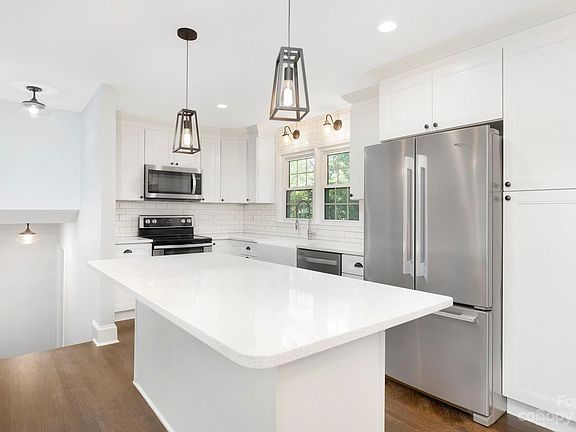 2nd image of 5520 Cherrycrest Ln