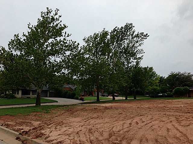 1st image of 6903 N Country Club Dr