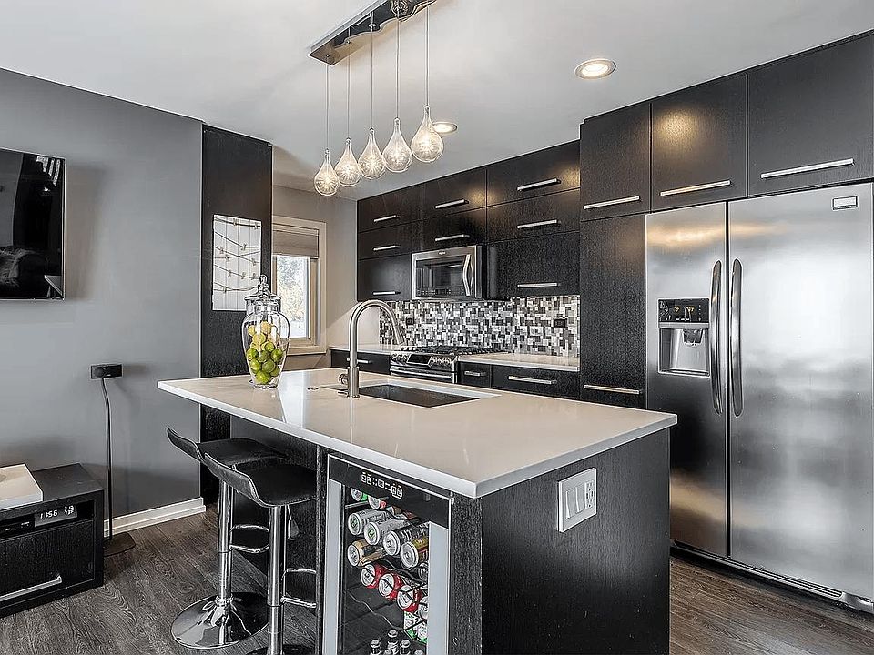 1st image of 1421 Cove Dr #201