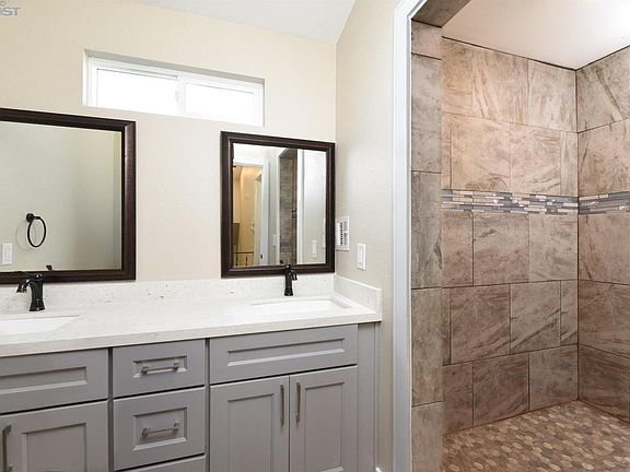 3rd image of 56 Laura St #56