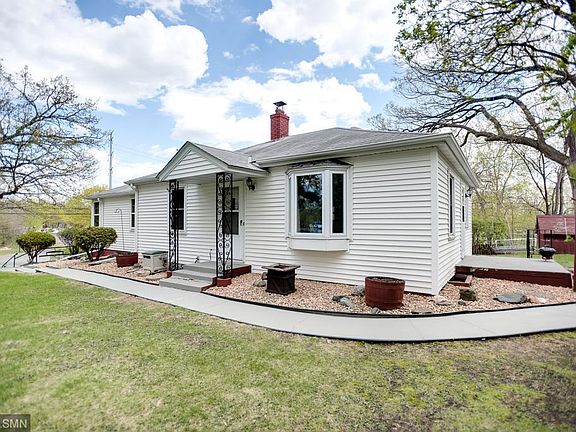 4th image of 1215 W Medicine Lake Dr