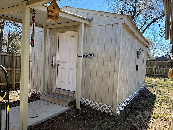 3rd image of 2010 Kyle Dr