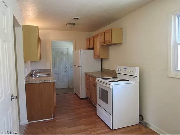 5th image of 244 E 238th St