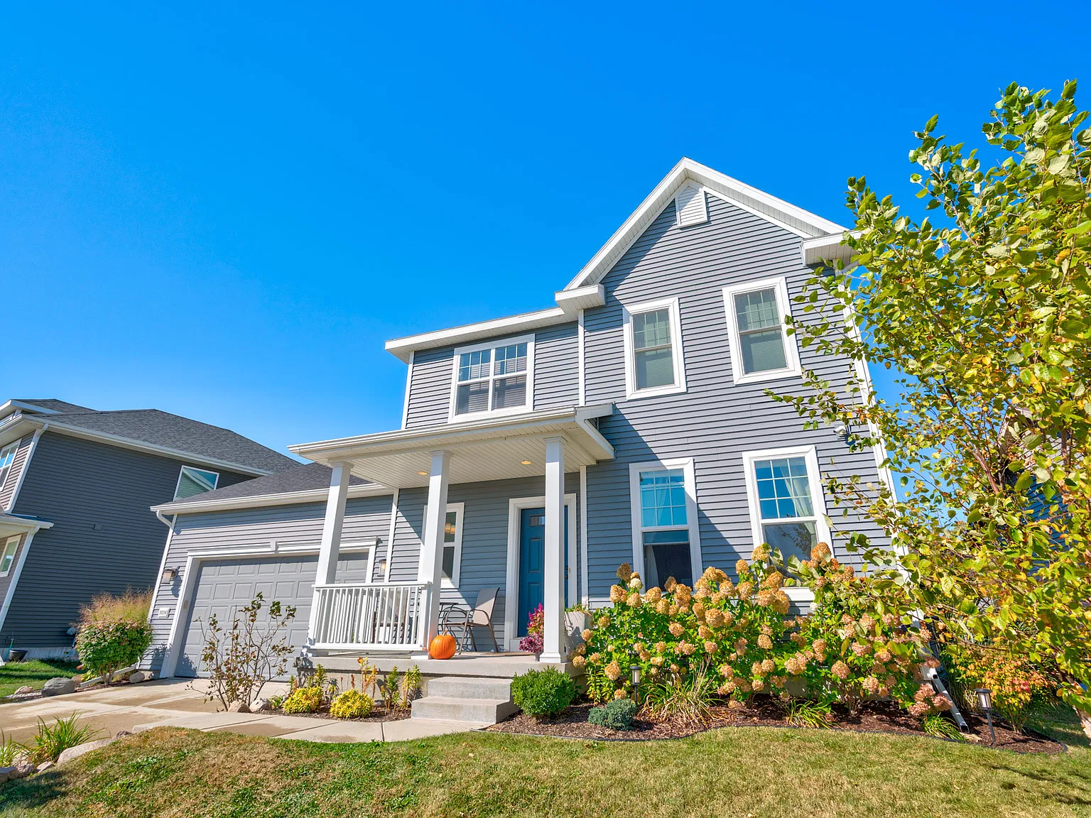 3 bed, 3.5 bath, 2520 sqft, $3,250 — Photo 1