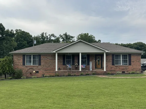 647 Chitwood Dr, Lafayette, TN 37083